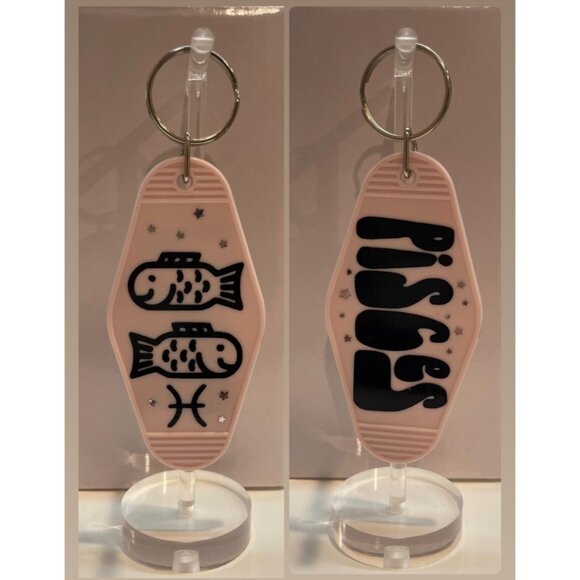 PISCES Zodiac Stars Retro Motel Lilac Black Keychain - Picture 1 of 1